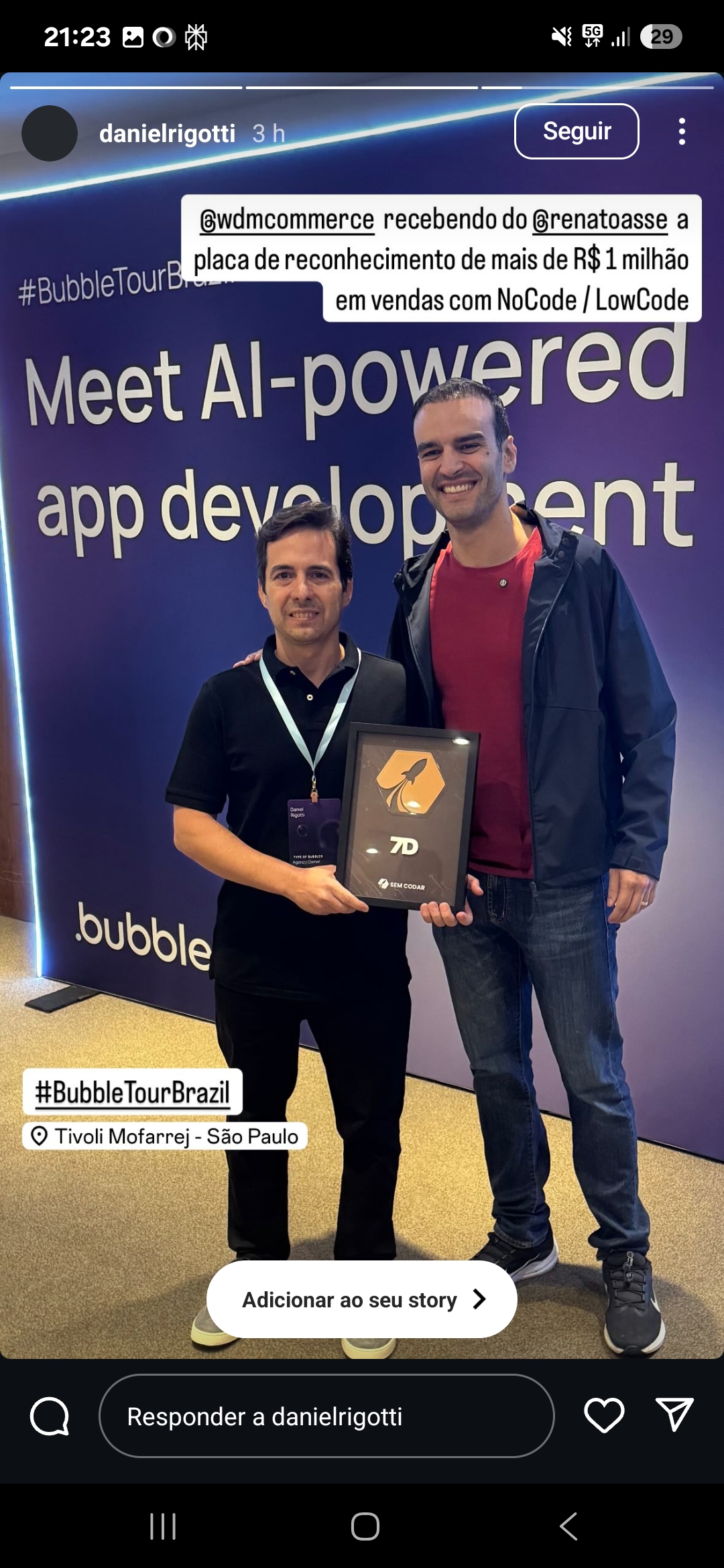 Placa comemorativa de aluno